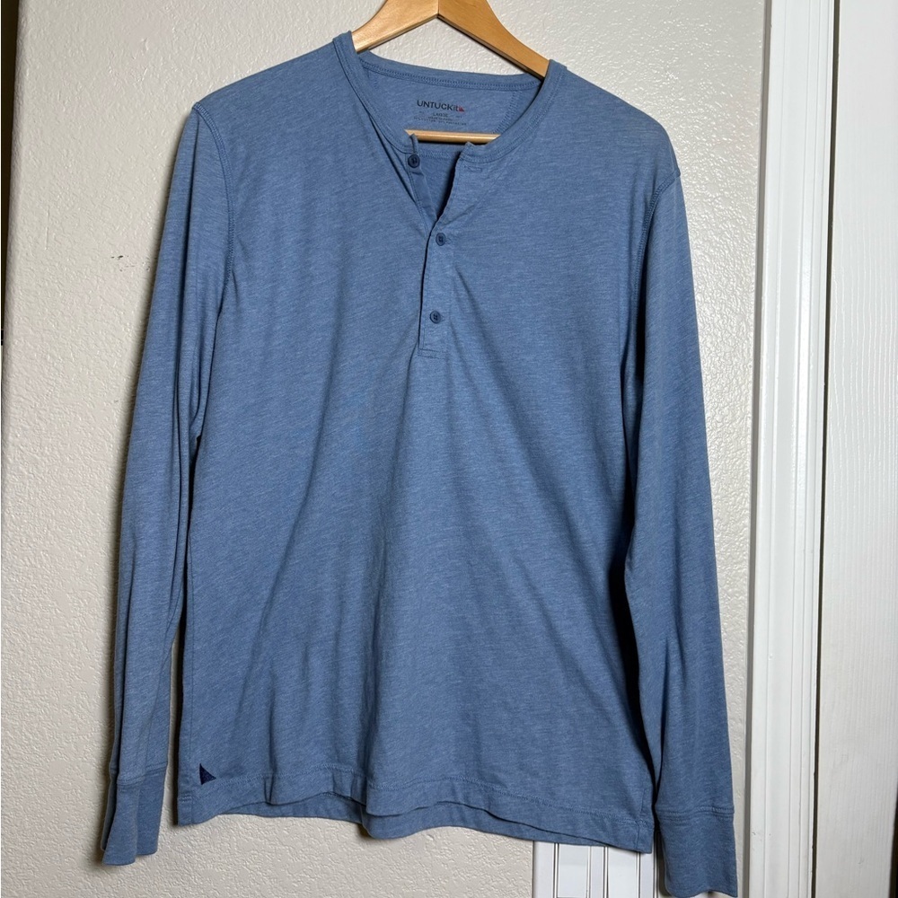 UNTUCKit Men's Blue Soft Long Sleeve Henley. Size L